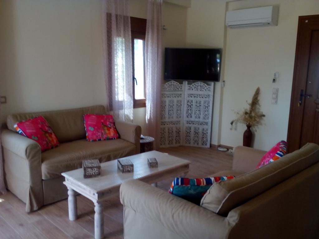 Villa Androniki Longos  ภายนอก รูปภาพ