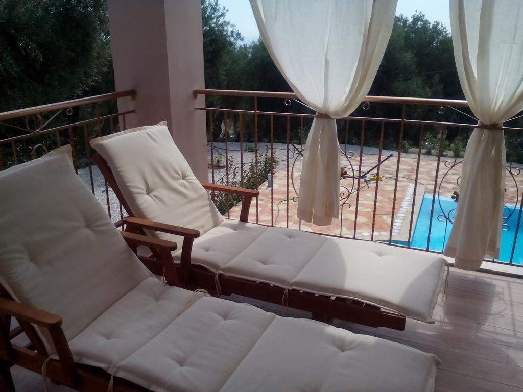 Villa Androniki Longos  ภายนอก รูปภาพ