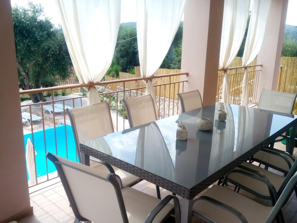 Villa Androniki Longos  ภายนอก รูปภาพ